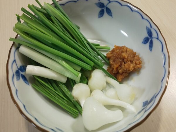 意外と身近にある野蒜（ノビル）を美味しく食べて見ましょう！